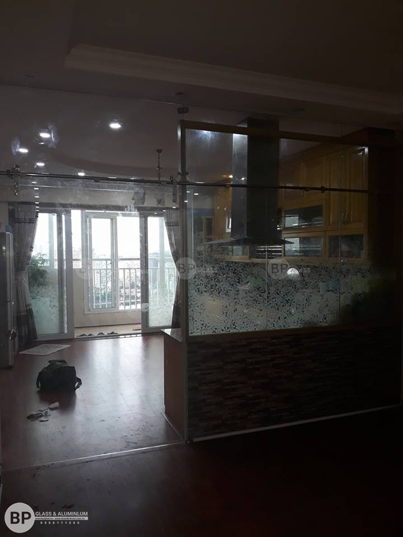 thi công lắp đặt cửa kính lùa phi 25 Chị Quý 165 Thái Hà